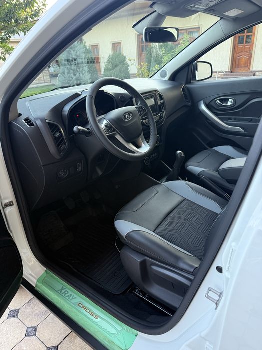 Lada Xray Cross Luxe Prestige