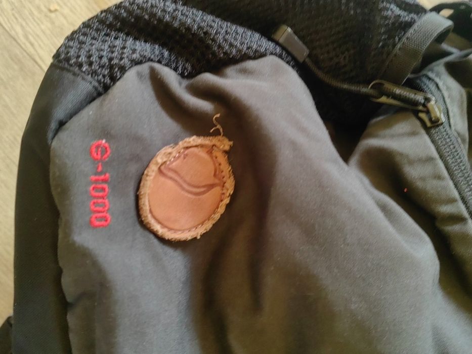 Pantaloni scurți mărime 46 și geanta umăr FjallRaven