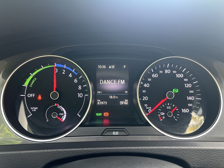 Volkswagen e Golf full electric de vanzare