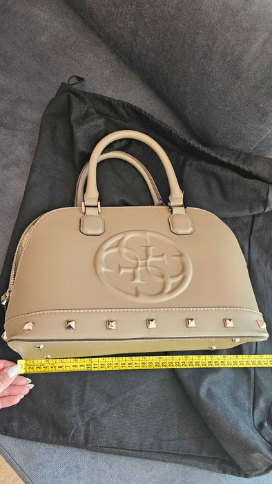 Guess цвят olive с допълнителна дълга дръжка