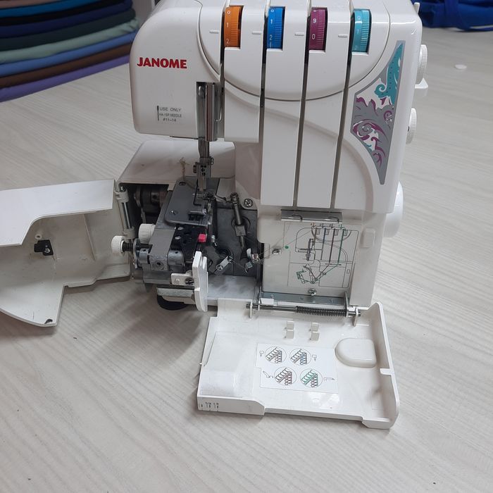 Оверлок бытовой.