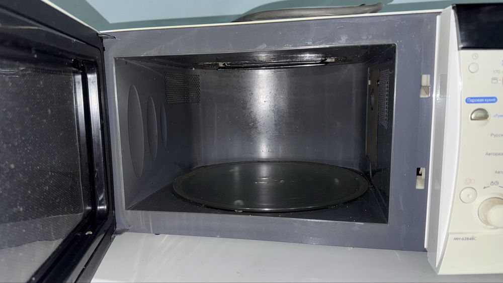 Холодильник и микроволновка