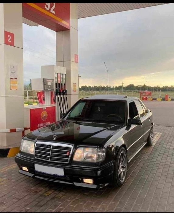 Мерседес W124 передни задний бампер комплект крыло  молдинг фары капот