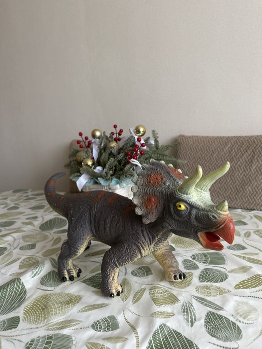 Игрушка динозавр