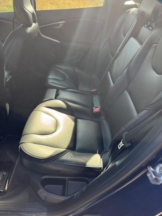 Dezmembrez Volvo V40 orice piesa dispnibila