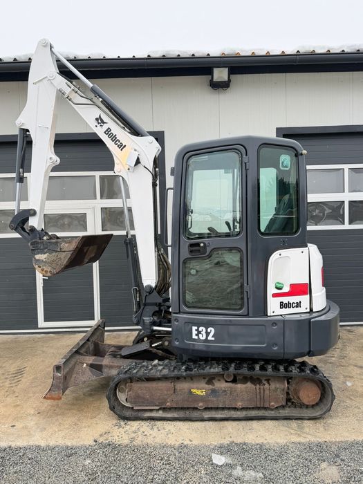 Miniescavator bobcat 3,3 tone