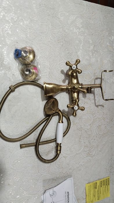 Продается смеситель для ванны новый