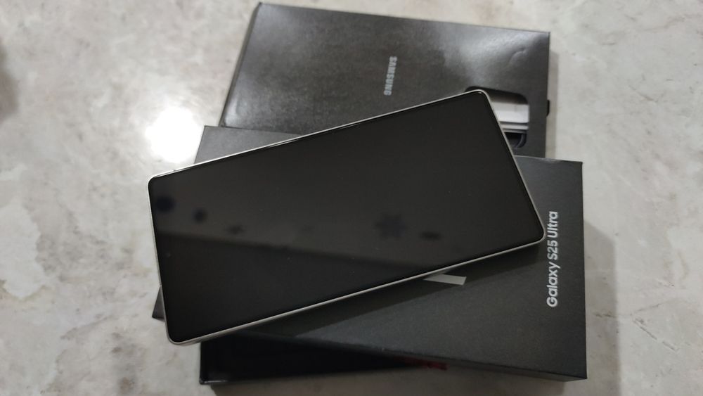 Samsung S25 ultra 12/256