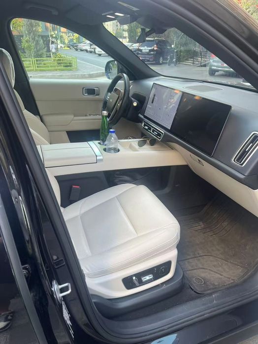 Li‑Auto L9 Max 2022,  215 км