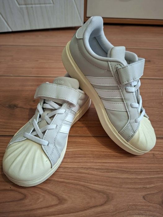 Детски маратонки Adidas Superstar,33 номер