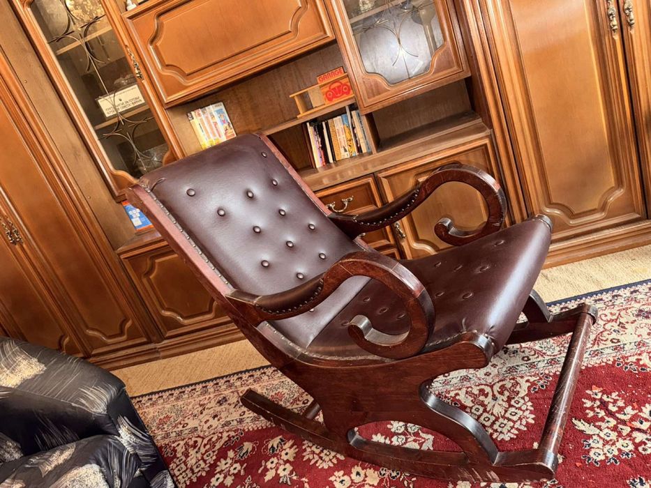 Люлеещ се стол с кожа