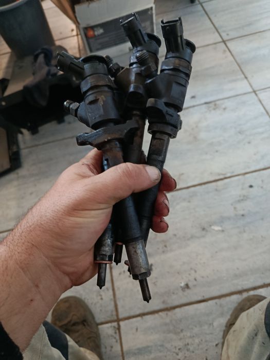 Vînd injectoare Citroen Berlingo