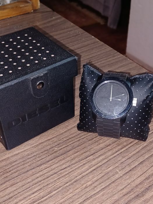 Ceas Diesel in cutie