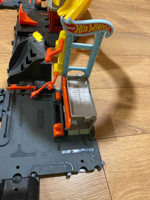 Hot Wheels писта + АВТОМИВКА + кобрата + подарък