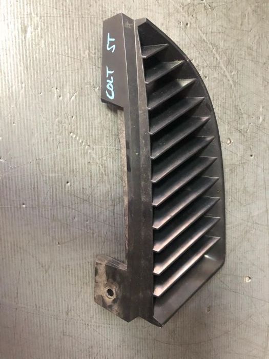 grila  capota stanga mitsubishi colt 6