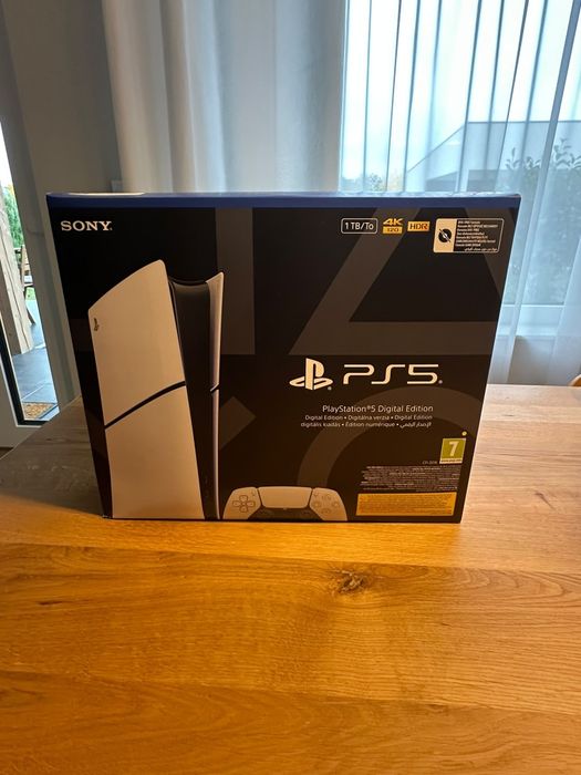 PlayStation 5 Digital Slim de vanzare-ca nou!