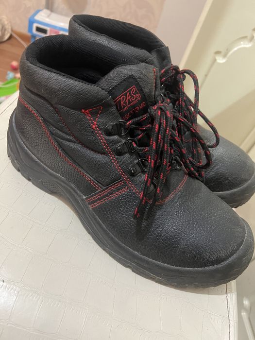Продам рабочие ботинки