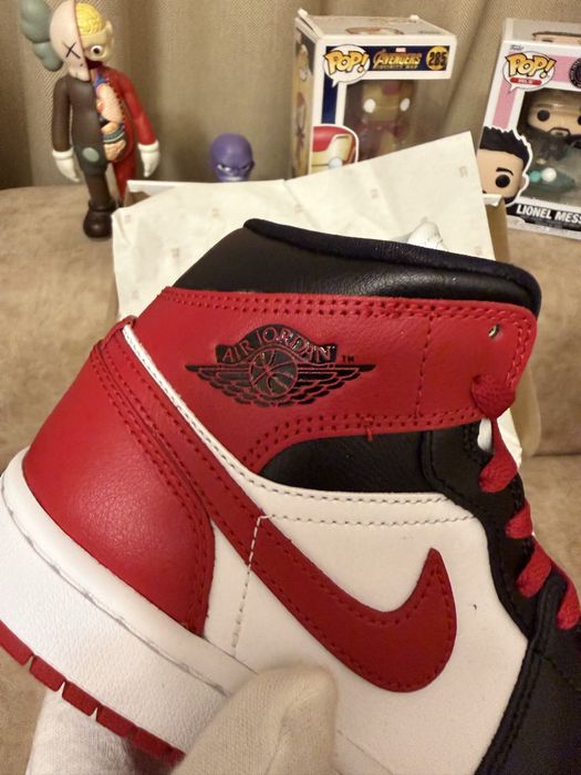 Оригинальные Wmns Nike Air Jordan 1 Mid 'Alternate Bred Toe'