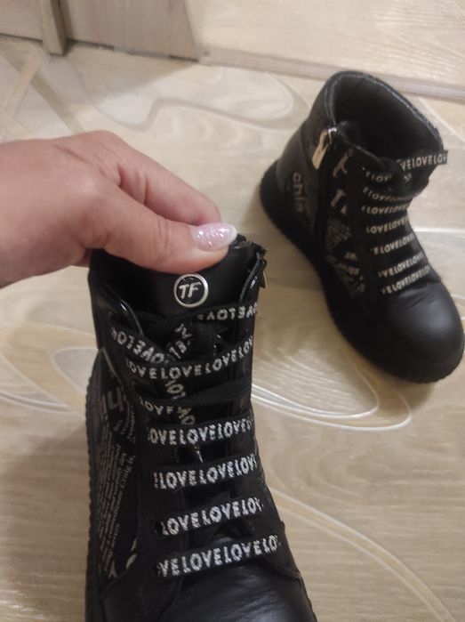 Продам утепленные детские осенние сапоги