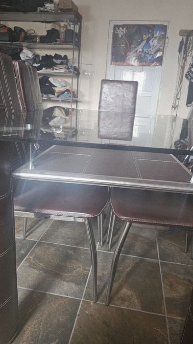 Vând   masa living  piele  cu  6 scaune