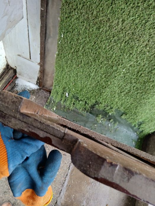 Vând oglindă foarte veche de peste 150 de ani în stare bună.