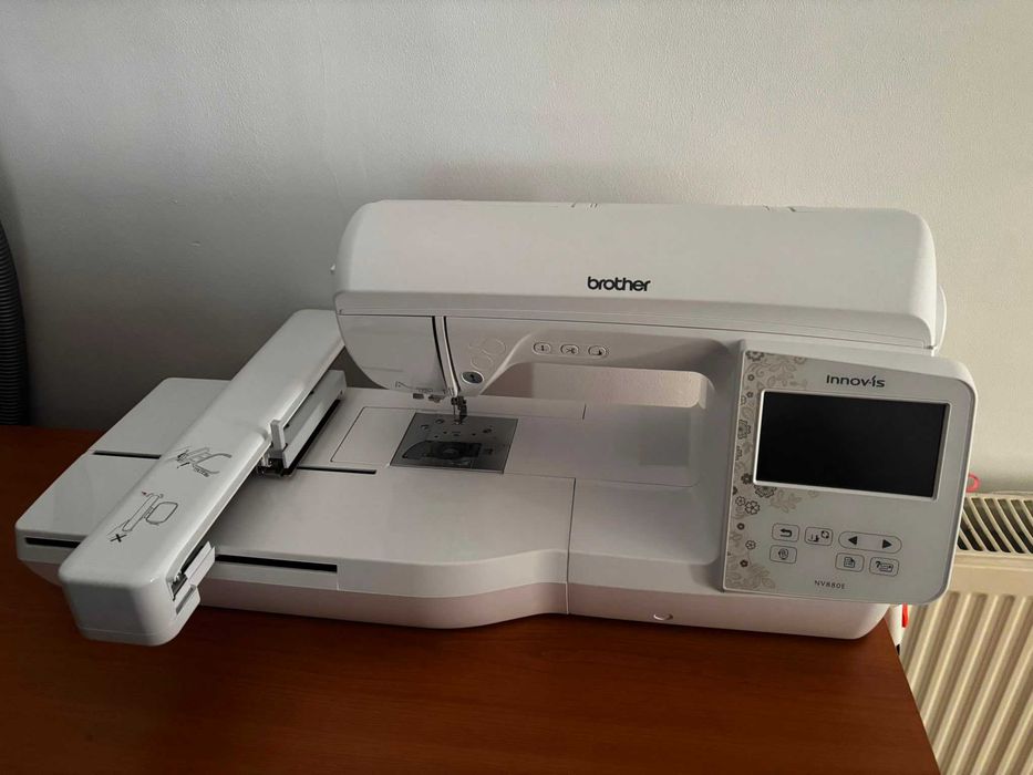 Masina de brodat Brother Innov-is NV880E ca noua + PE Design 11.4