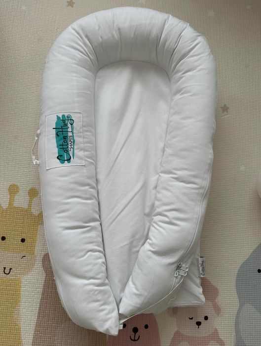 Бебешко Гнездо Cottun hug цвят билки + бял калъф