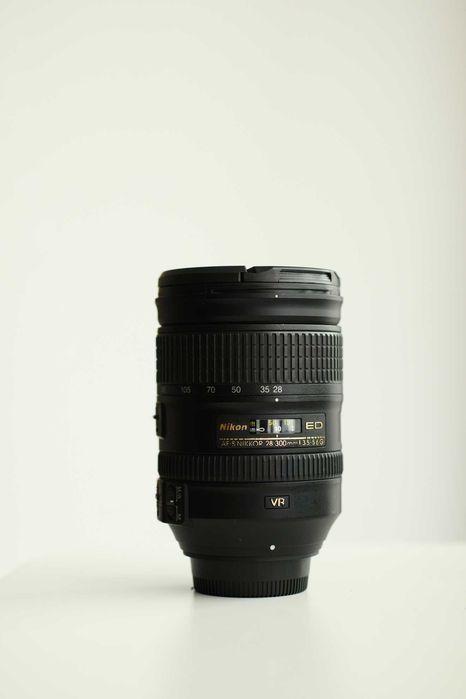Nikon AF-S Nikkor 28-300mm f/3.5-5.6G ED VR
