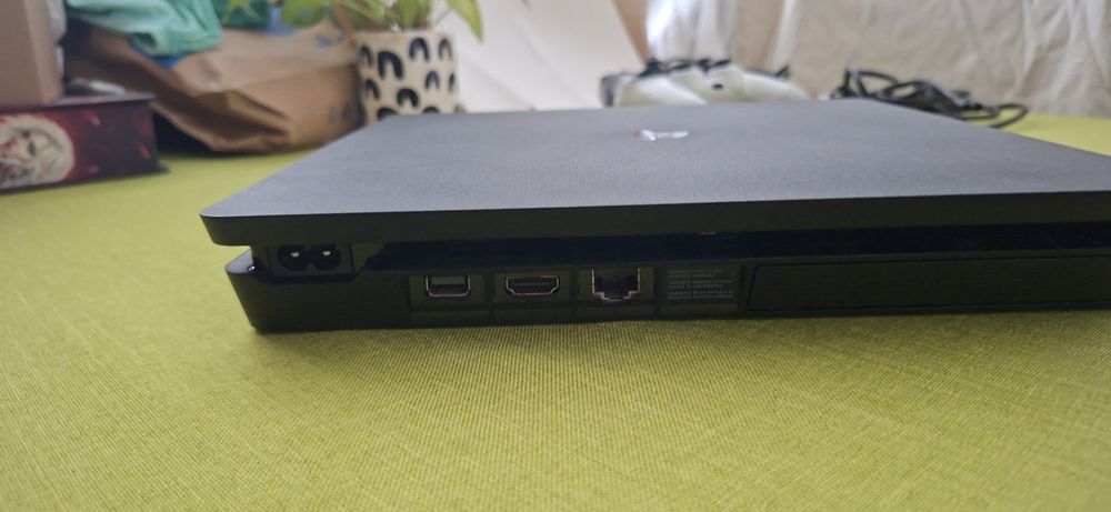 Playstation 4 slim