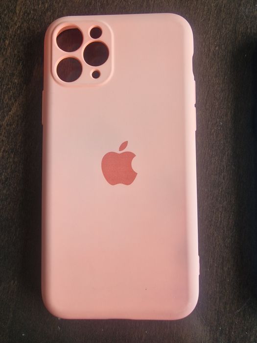 Пордавам IPhone 11 Pro с ПОДАРЪК 3 гръбчета и кабел AUX.