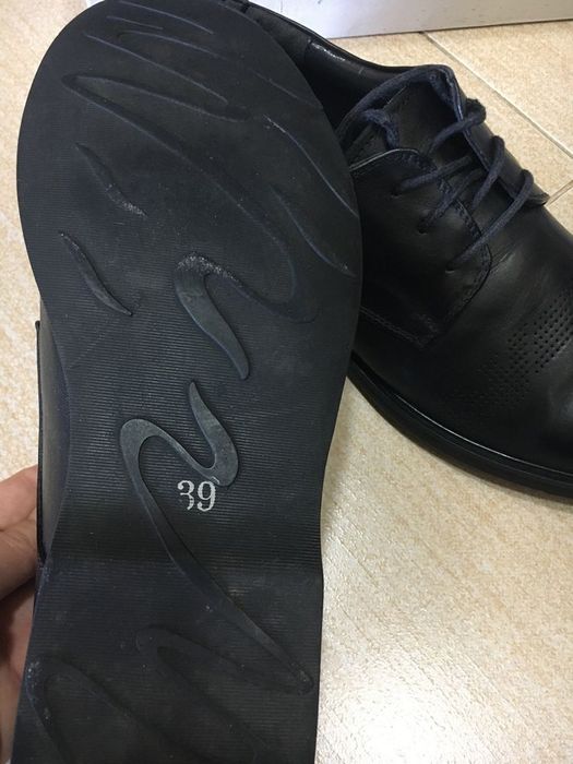 Продаются Кожаные туфли  39 размер