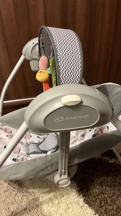 Leagan Kinderkraft Flo, cu melodii, roz cu gri