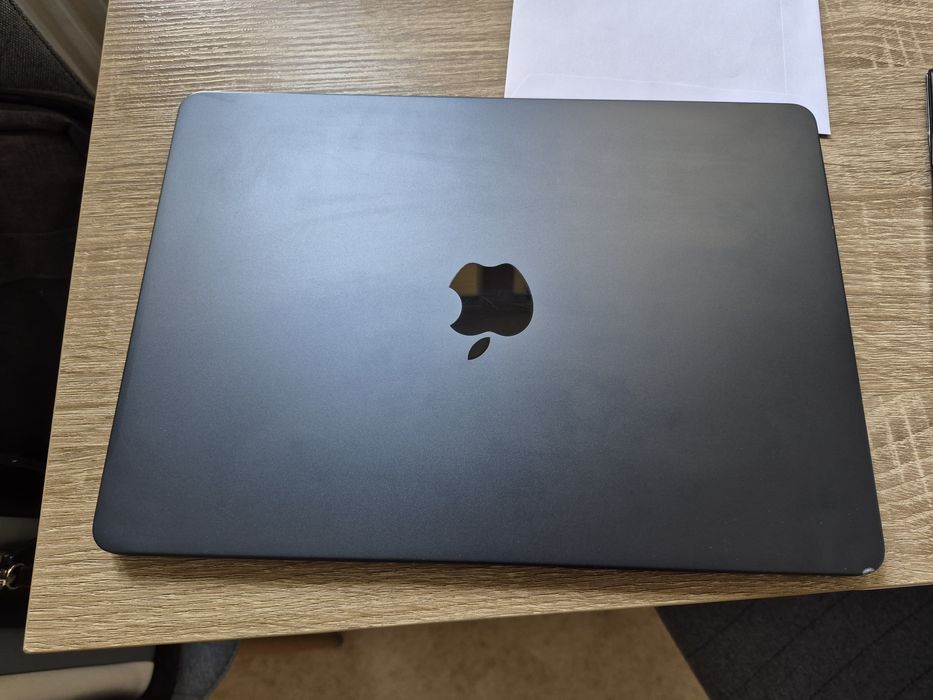 Macbook air m2 aproape nou