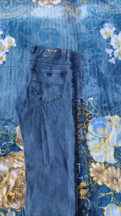 Продаю мужские джинсы