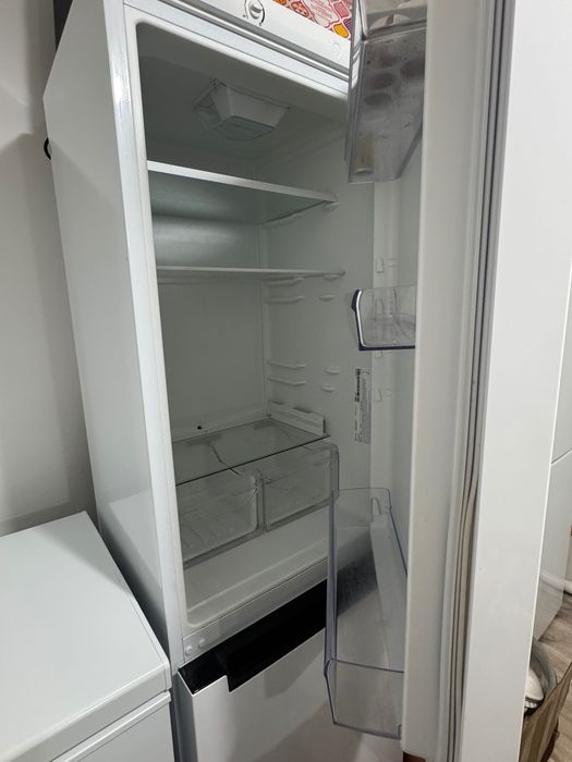 Холодильник Indesit