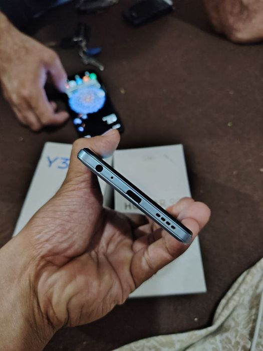 Vivo Y33s 4/128.