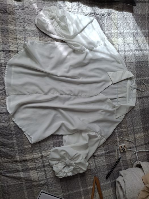 Дамска риза с бухнал ръкав