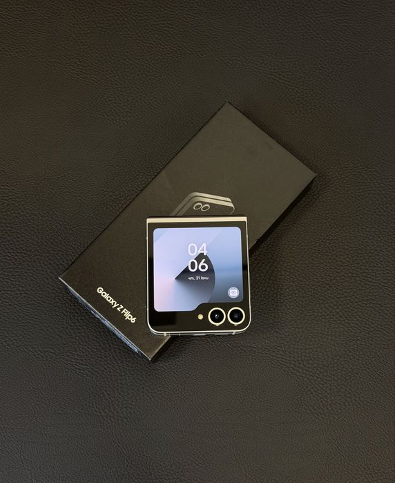 Продавам перфектен Samsung Z FLIP 6