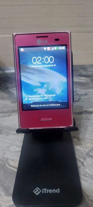 Vind Telefon LG E 400 cu Incarcarcator Original LG ,,Decodat