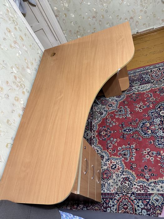 Компьютерный стол с тумбочкой