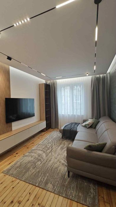 Дава се под наем Четиристаен апартамент в София, Център - 100 кв.м за 1650 € - Снимка #1