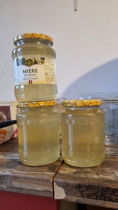 Vand miere si produse apicole naturale
