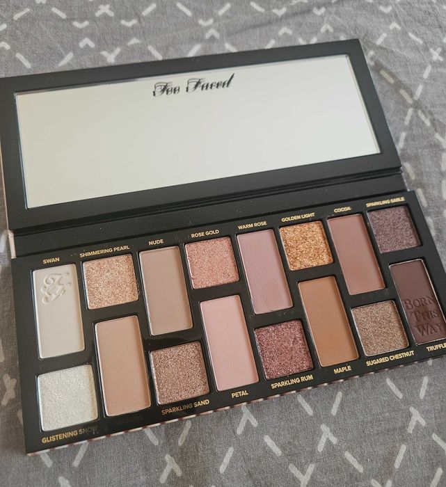 Too Faced Born this Way The Natural Nudes палитра