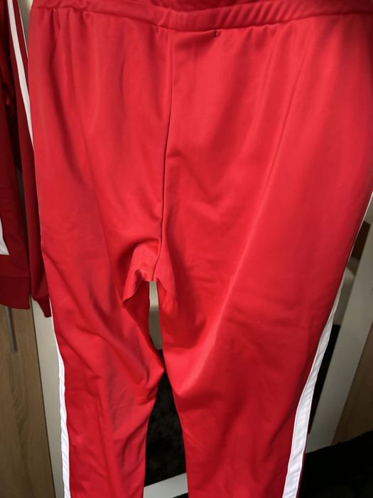 Нов комплект анцунг Guess