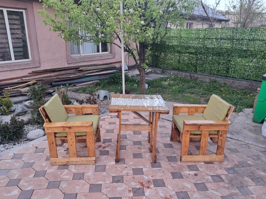 Столы стулья мебель