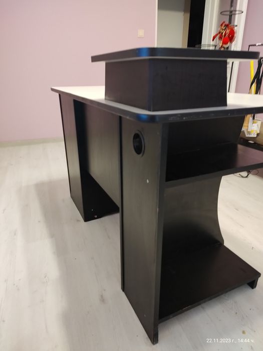 Офис бюро много запазено с леки външни забележки