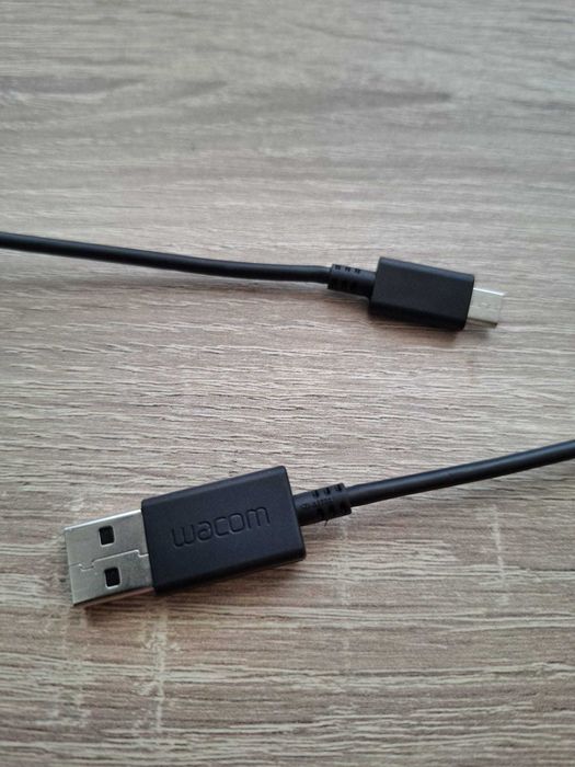 Tableta grafică One by Wacom, Medium, Red