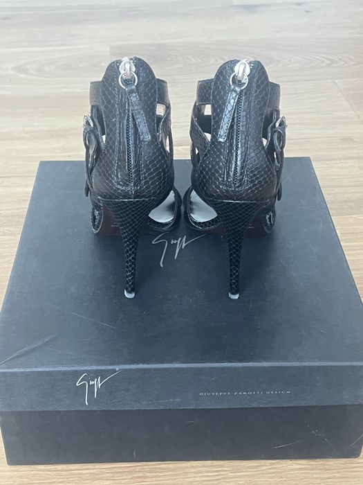 Giuzeppe Zanotti  оригинални сандали