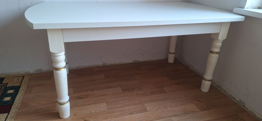 Стол в хорошем состоянии