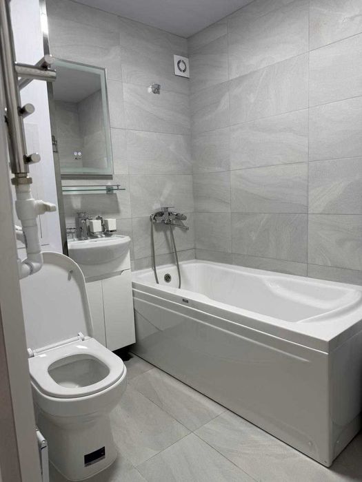 Удобная локация 2х комнатная у метро Максим Горький / Буз-1